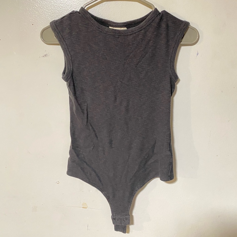 Short sleeve body suit